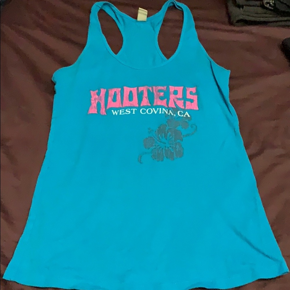 Hooters muscle tank